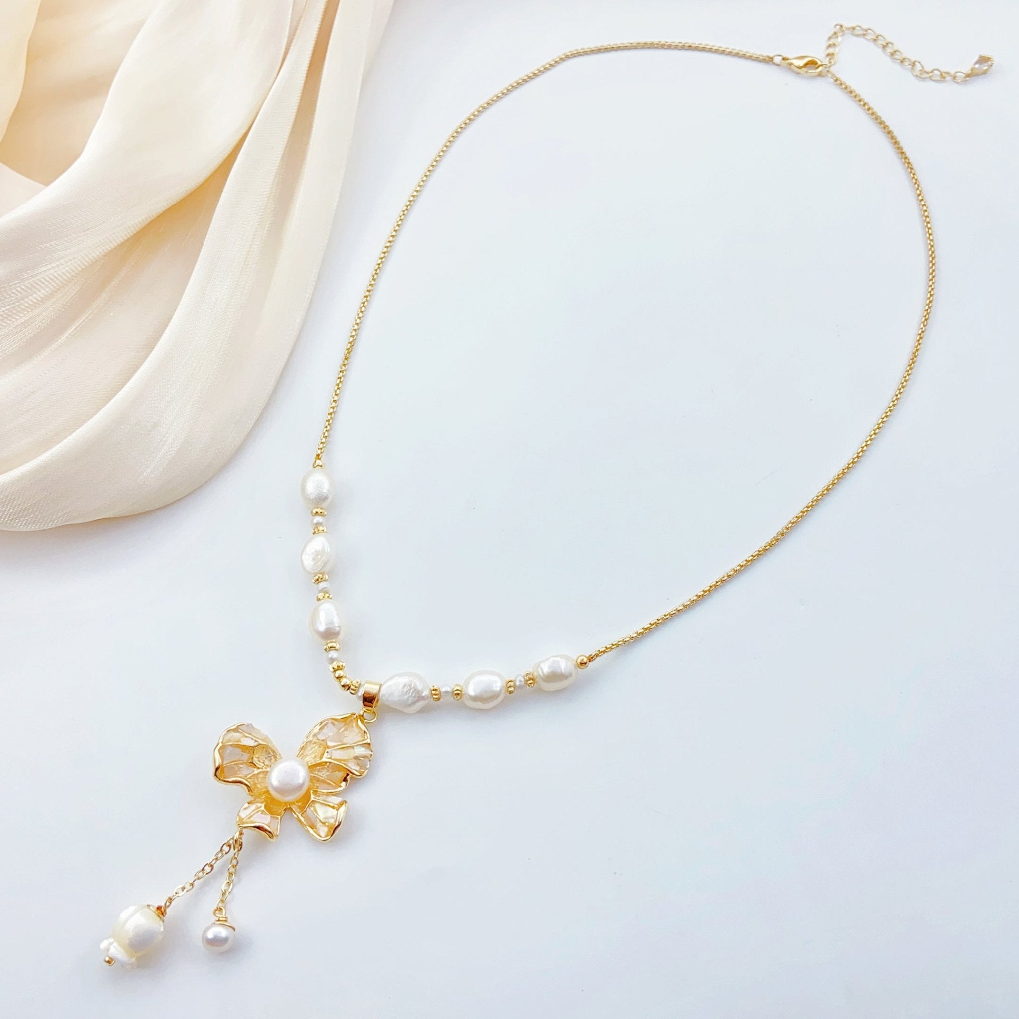 Dawn Glow Butterfly Pearl Necklace - NaNaMaLa Boutique