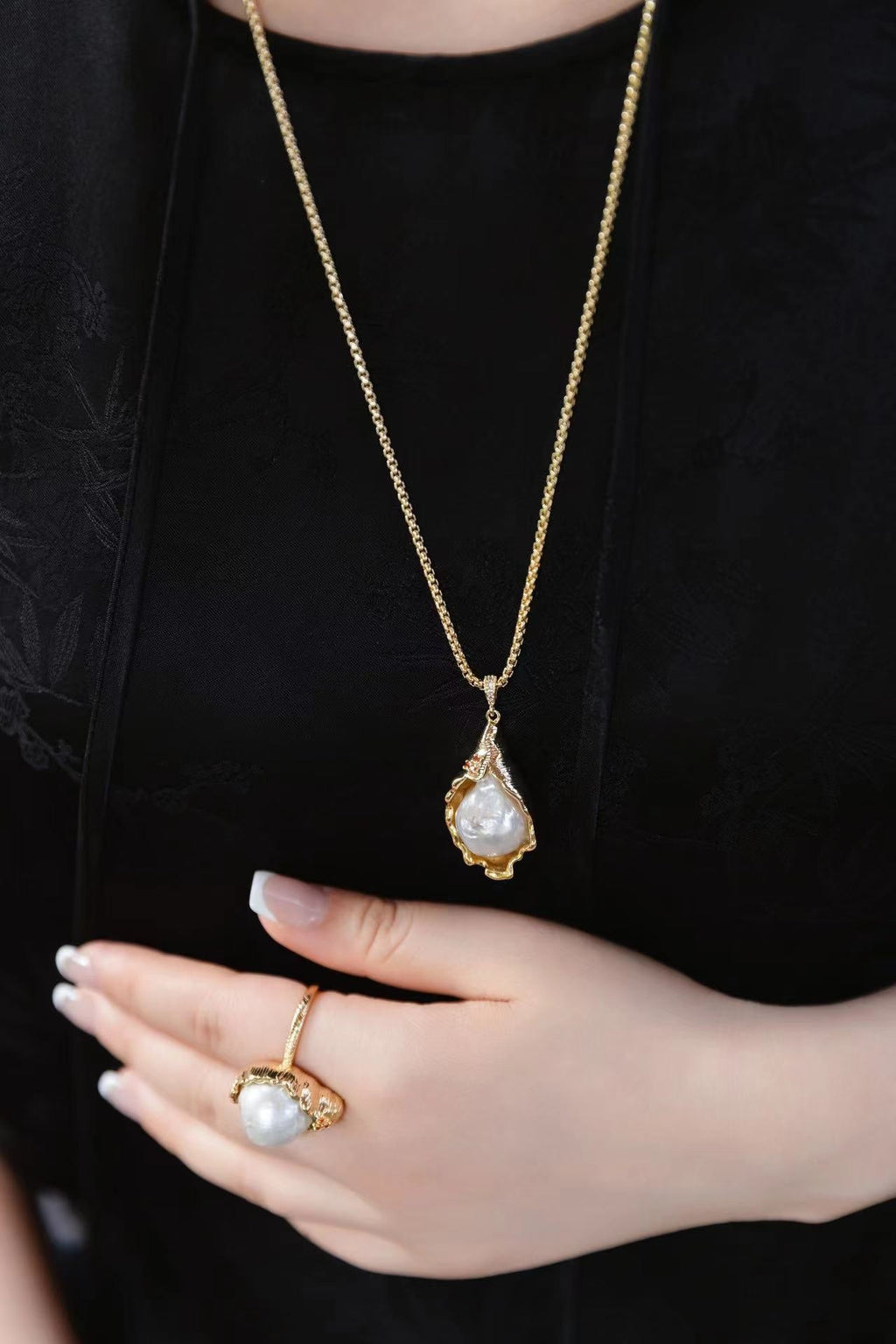 Floral Elegance Pearl Necklace - NaNaMaLa Boutique
