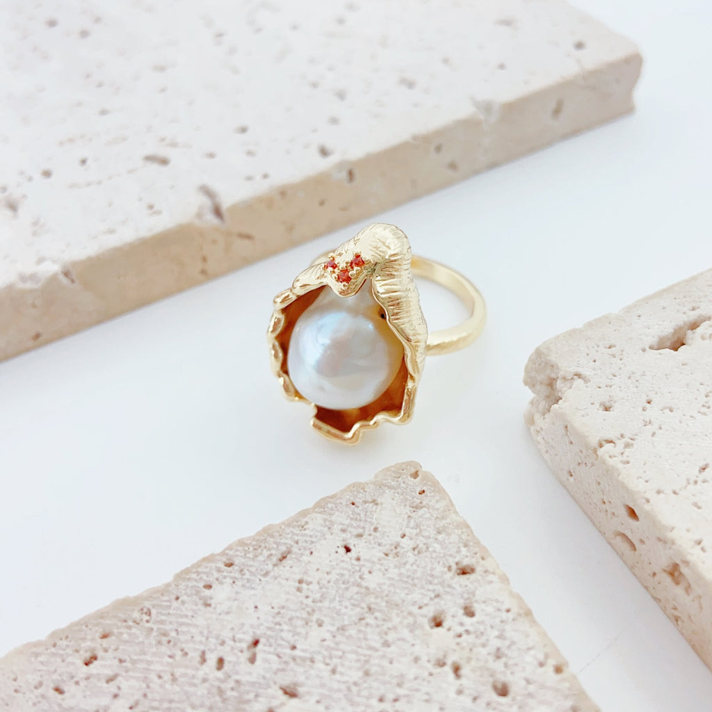 Floral Radiant Medium Pearl Ring - NaNaMaLa Boutique