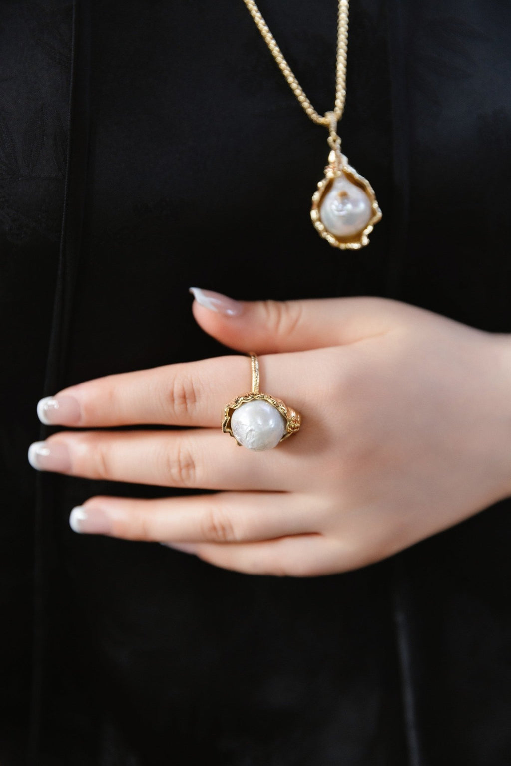 Floral Radiant Medium Pearl Ring - NaNaMaLa Boutique