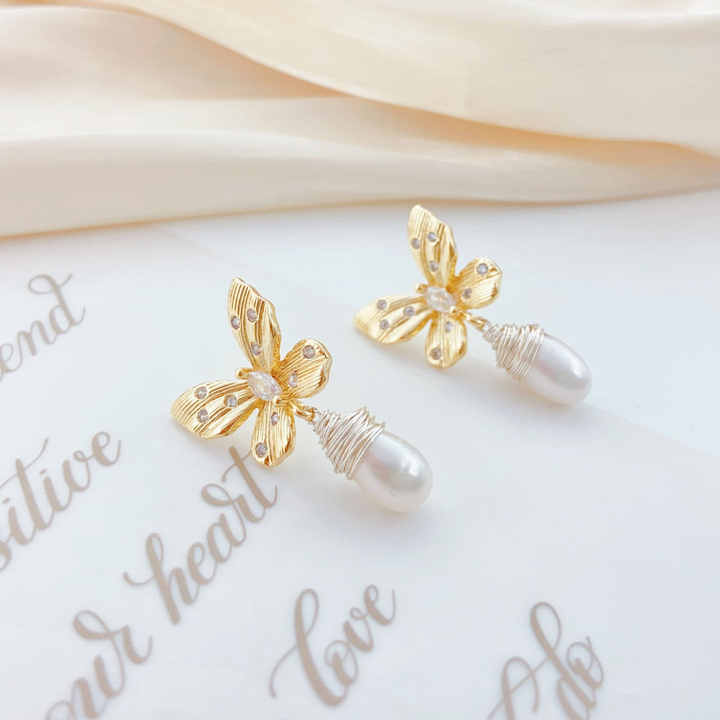 Golden Feather Dreamweave Pearl Stud - NaNaMaLa Boutique