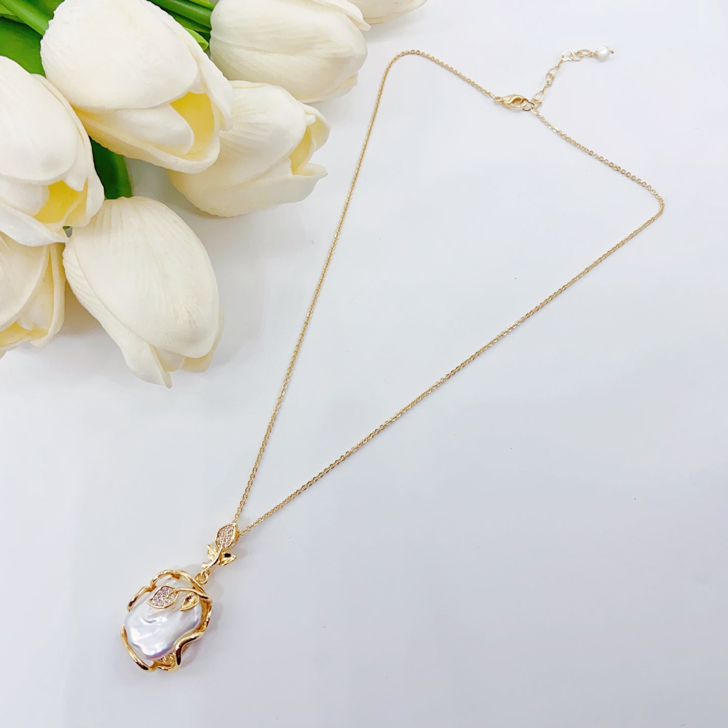 Petite Leaf Baroque Pearl Necklace - NaNaMaLa Boutique