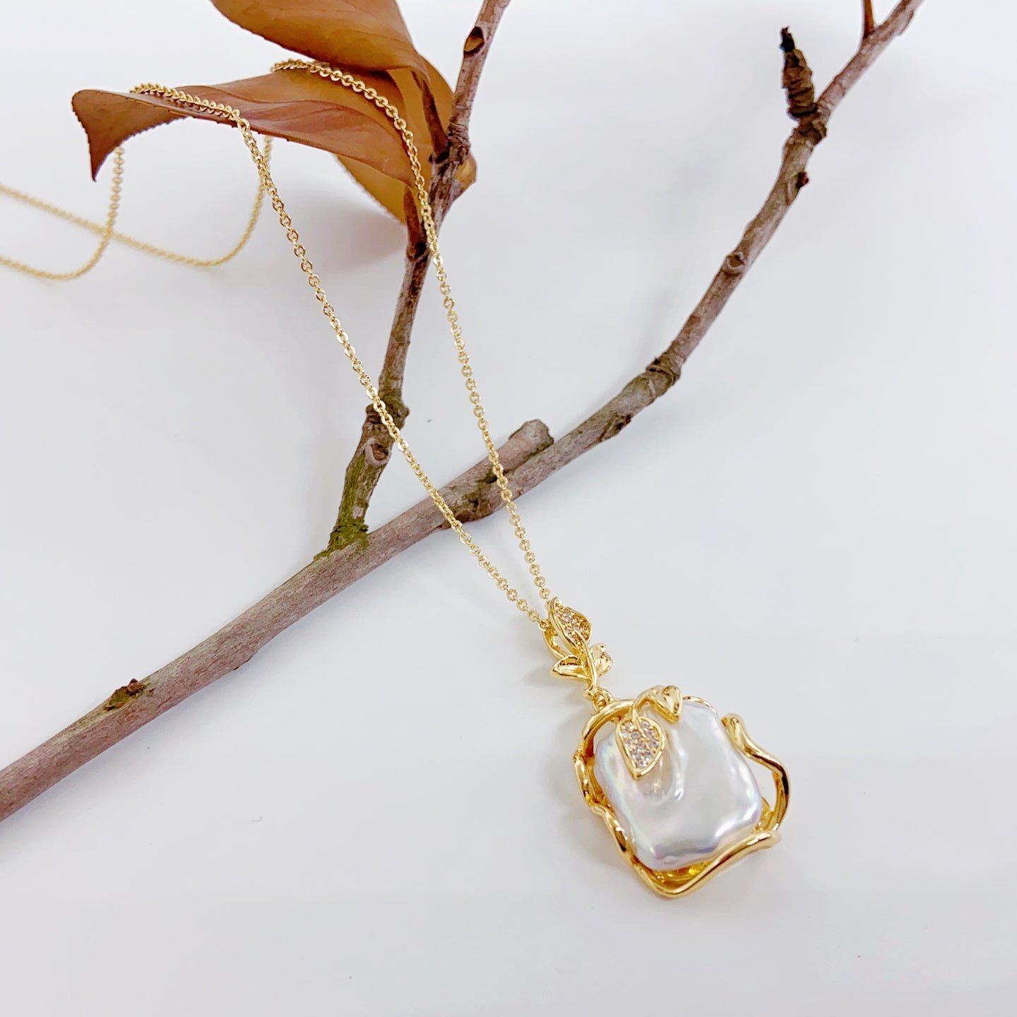 Petite Leaf Baroque Pearl Necklace - NaNaMaLa Boutique