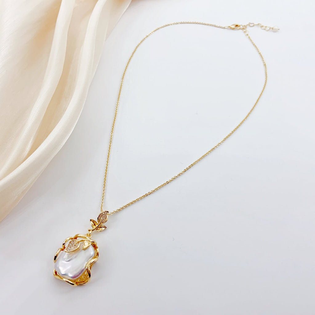 Petite Leaf Baroque Pearl Necklace - NaNaMaLa Boutique