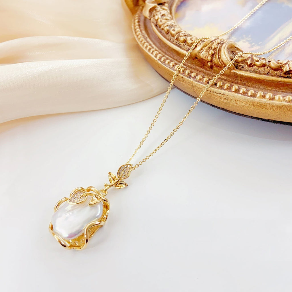 Petite Leaf Baroque Pearl Necklace - NaNaMaLa Boutique
