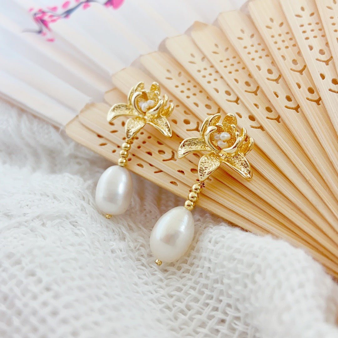 Water Lily Bloom Pearl Stud Earrings - NaNaMaLa Boutique