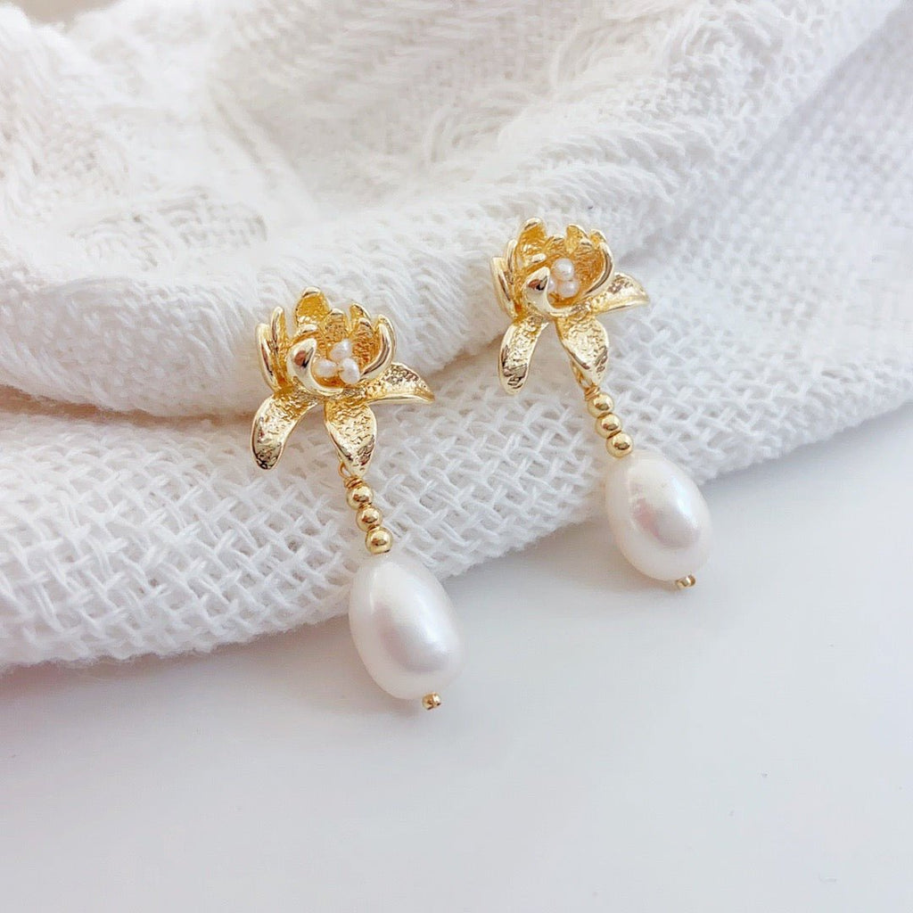 Water Lily Bloom Pearl Stud Earrings - NaNaMaLa Boutique
