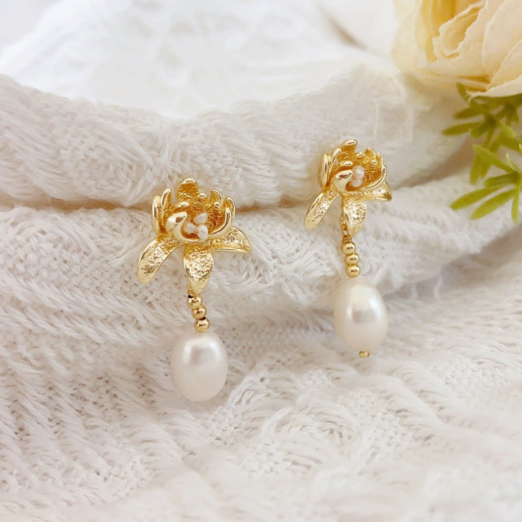 Water Lily Bloom Pearl Stud Earrings - NaNaMaLa Boutique