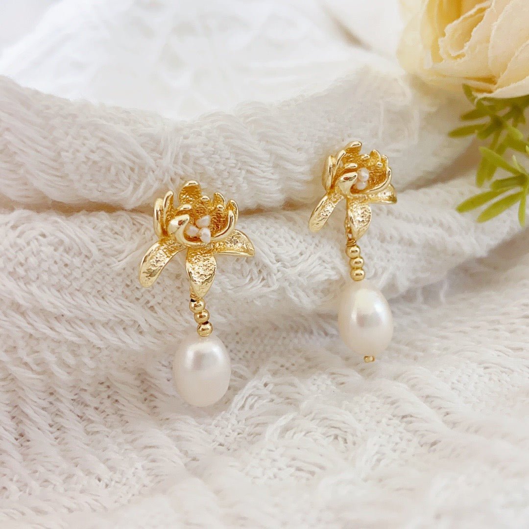 Water Lily Bloom Pearl Stud Earrings - NaNaMaLa Boutique