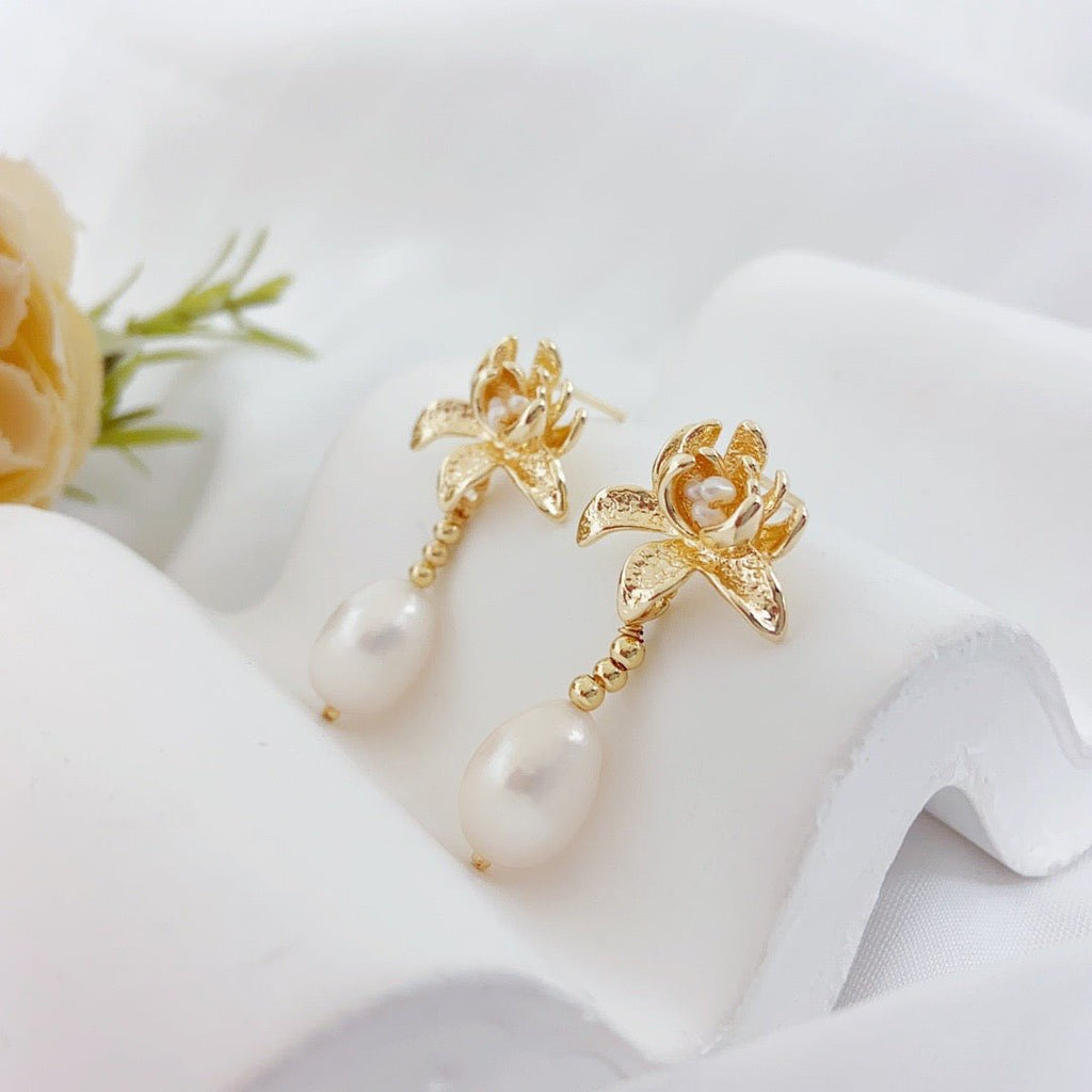 Water Lily Bloom Pearl Stud Earrings - NaNaMaLa Boutique