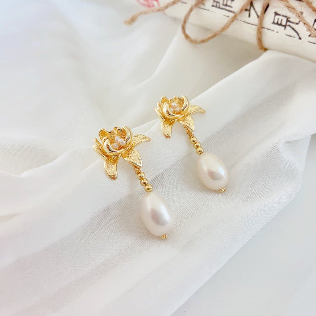 Water Lily Bloom Pearl Stud Earrings - NaNaMaLa Boutique